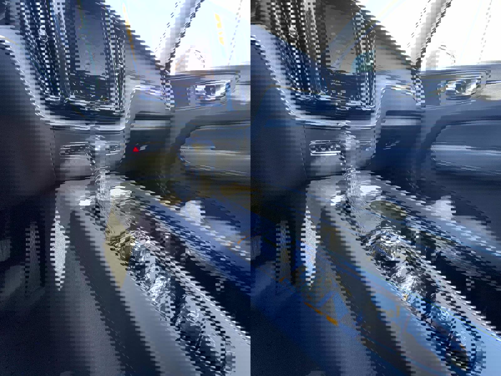 Used 2018 Volvo XC60 T5 Inscription w/ Convenience Package AWD/4WD image 29