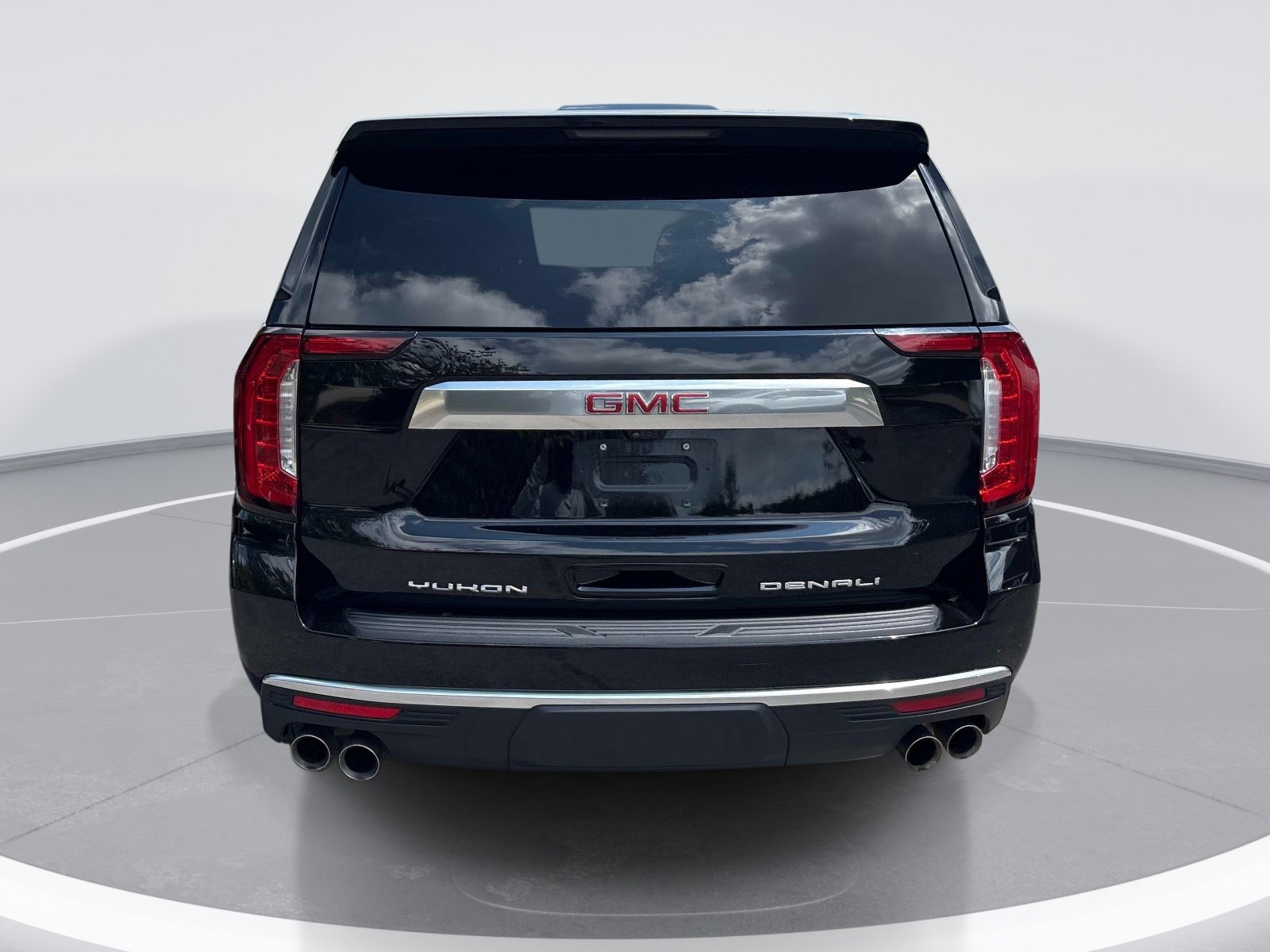 Used 2024 GMC Yukon Denali w/ Advanced Technology Package AWD/4WD image 7