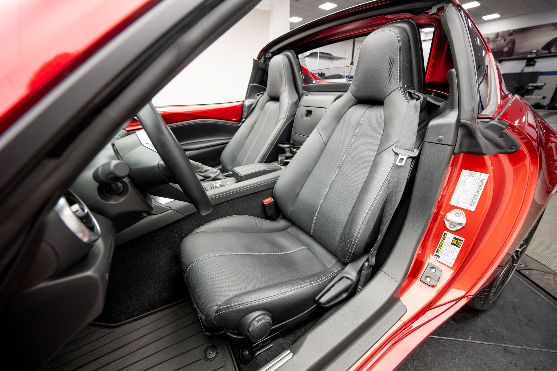 Used 2024 MAZDA MX-5 Miata RF Grand Touring RWD image 11