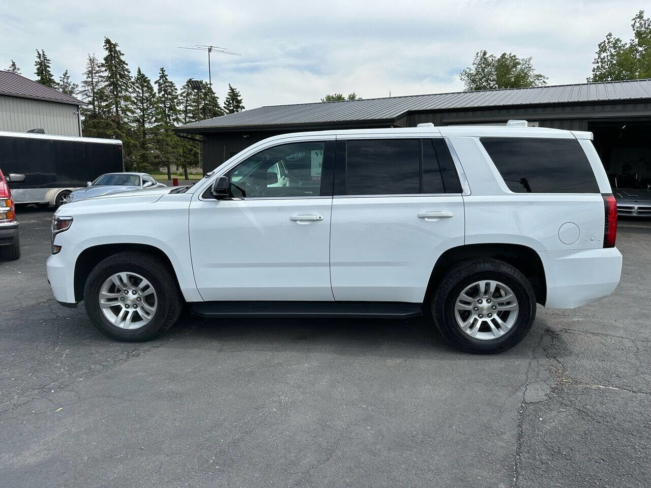 Used 2016 Chevrolet Tahoe 4WD w/ Remote Keyless Entry Package image 3