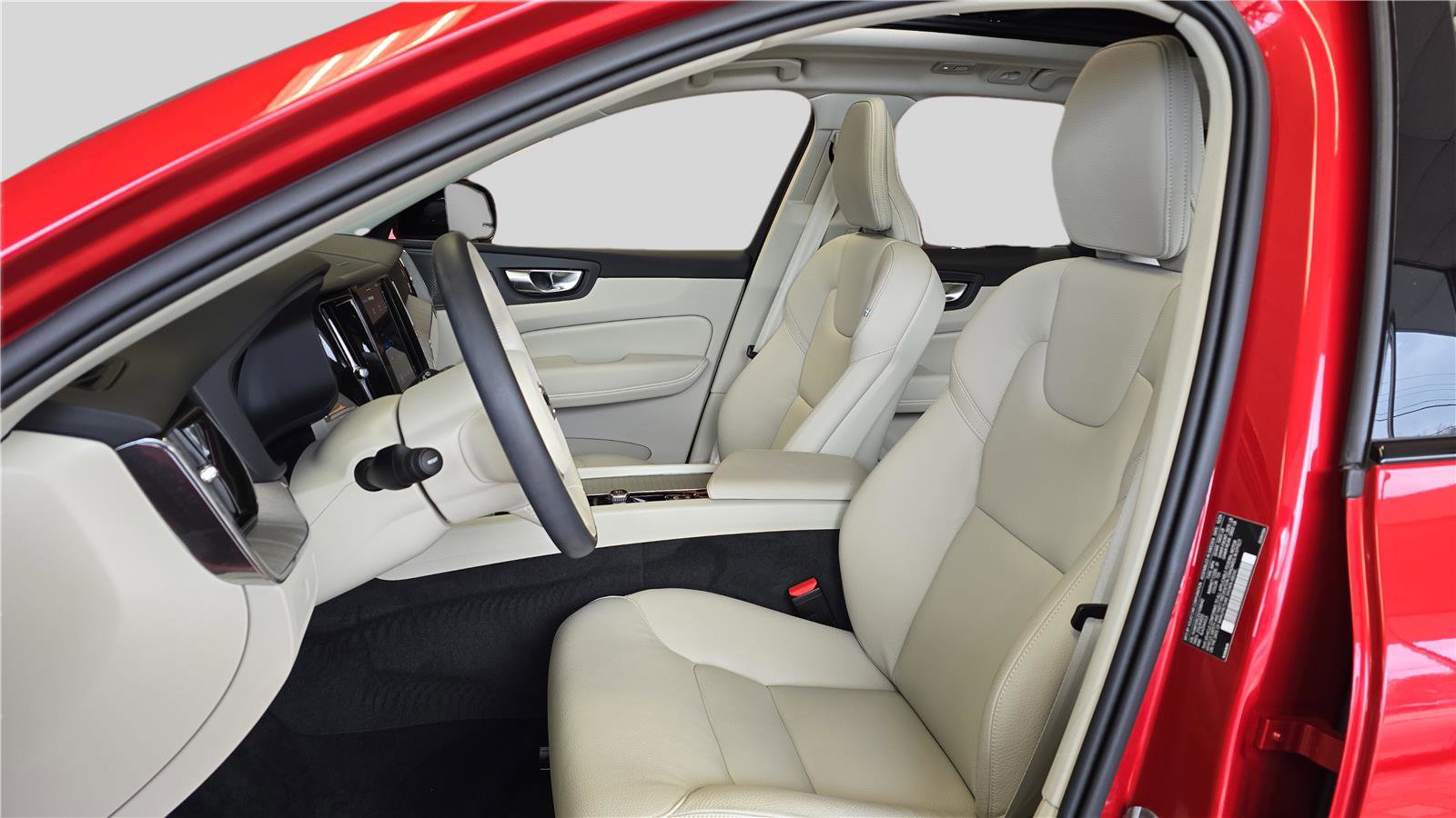 Used 2025 Volvo XC60 B5 Plus w/ Climate Package image 11