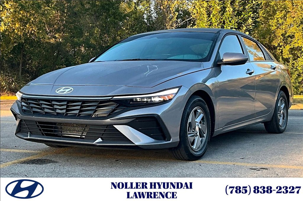 Used 2025 Hyundai Elantra SE image 1