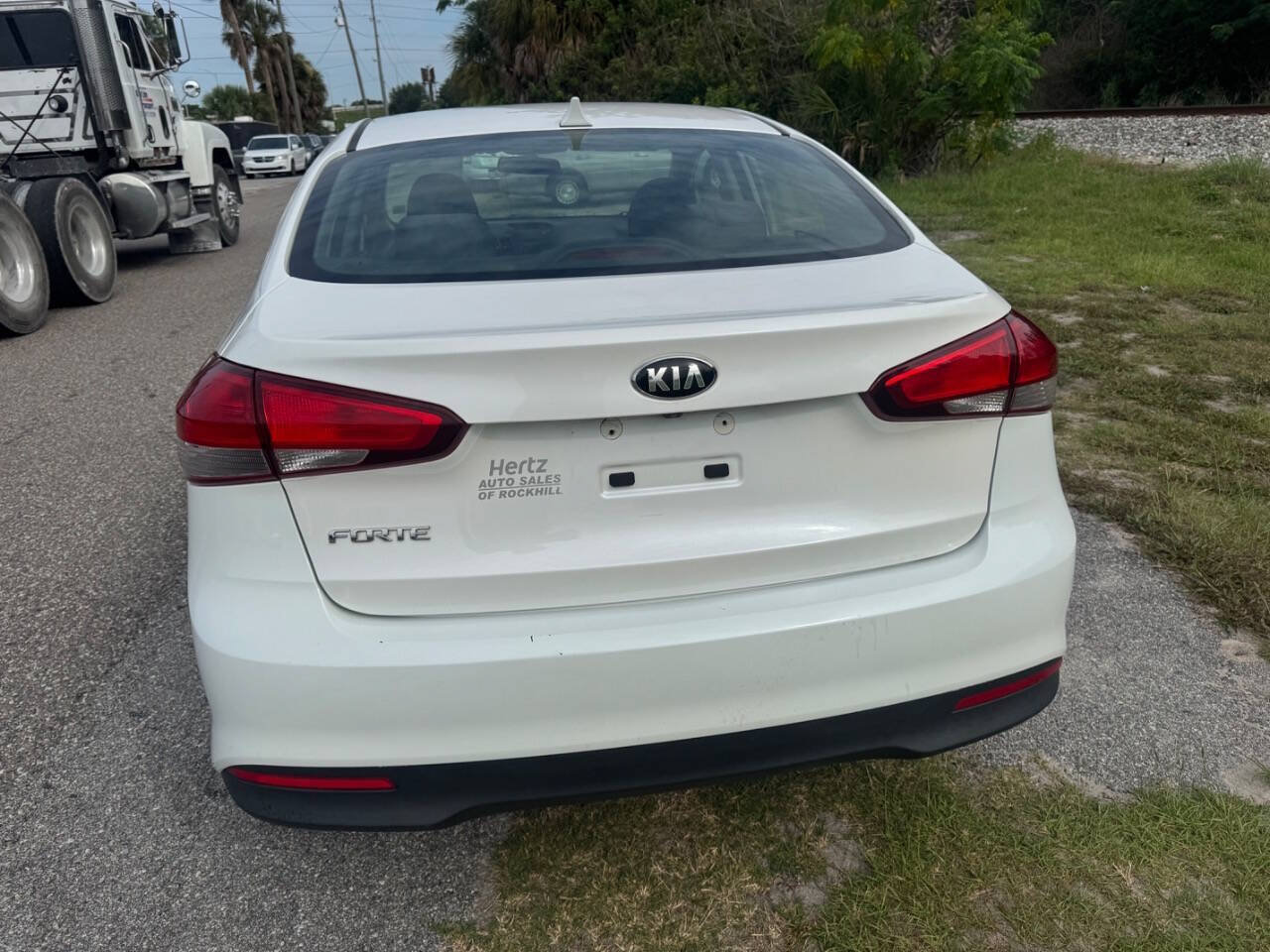 Used 2017 Kia Forte LX w/ LX Popular Package FWD image 8
