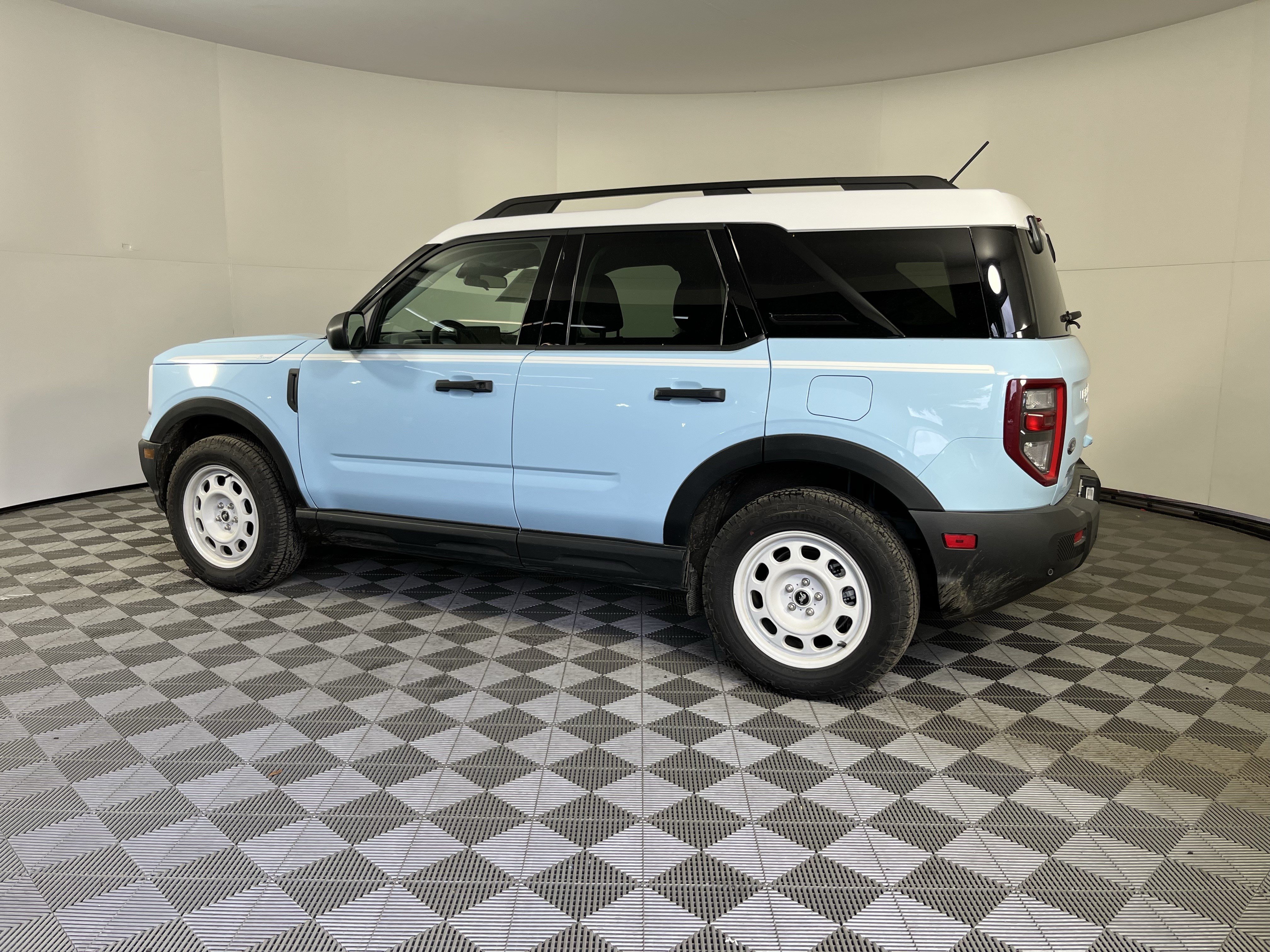 Used 2025 Ford Bronco Sport Heritage w/ Convenience Package AWD/4WD image 2