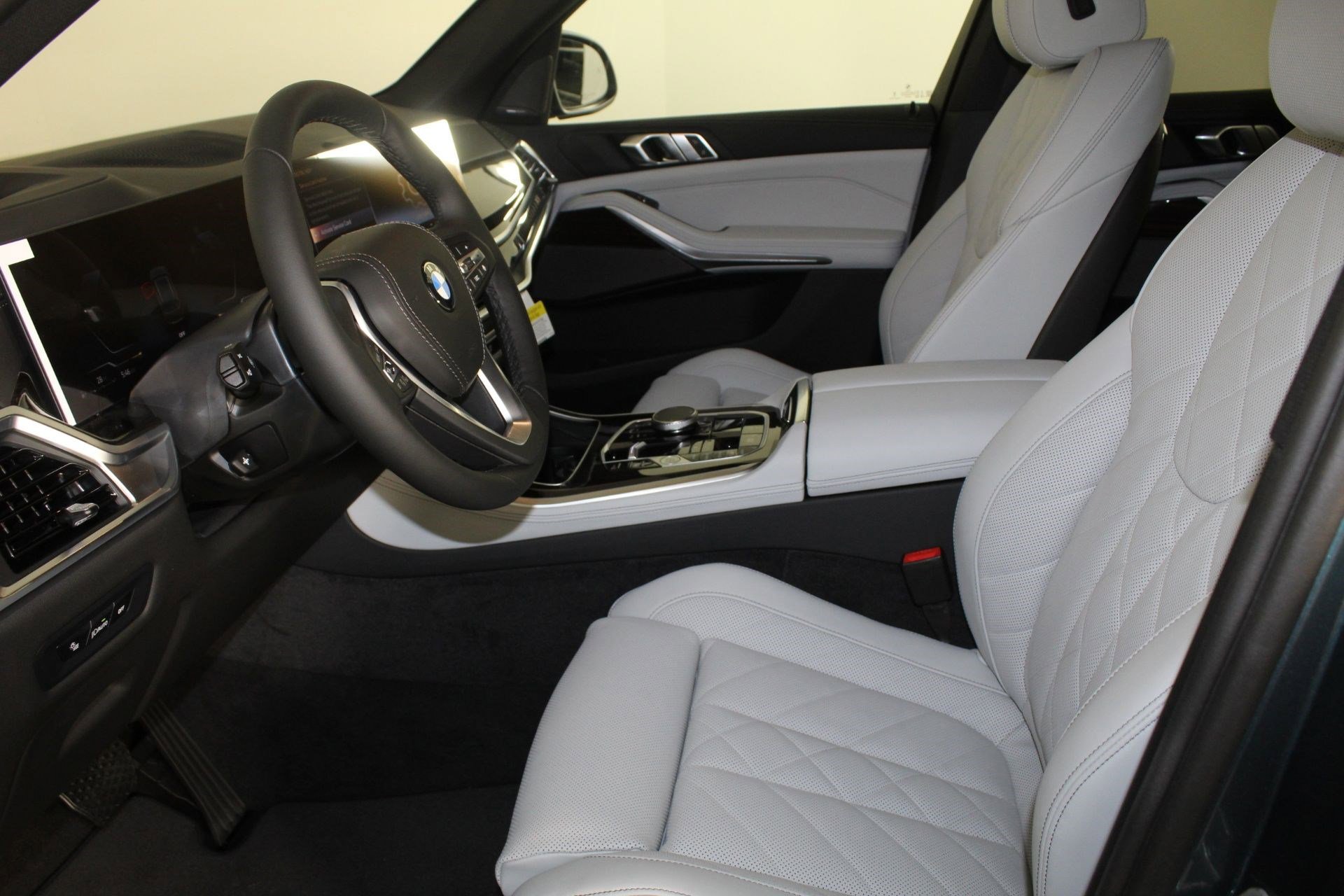 New 2026 BMW X5 xDrive40i w/ Premium Package AWD/4WD image 5