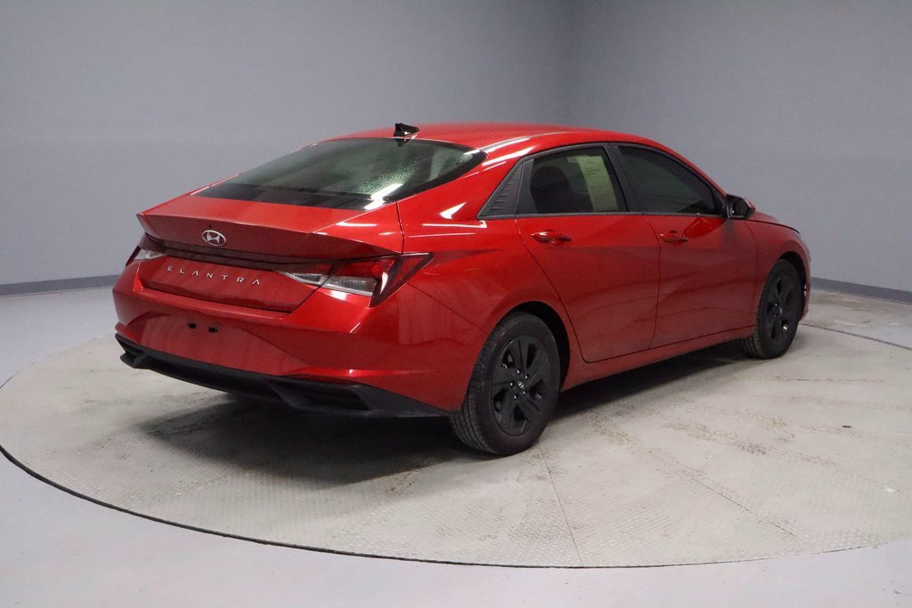 Used 2021 Hyundai Elantra SEL image 11