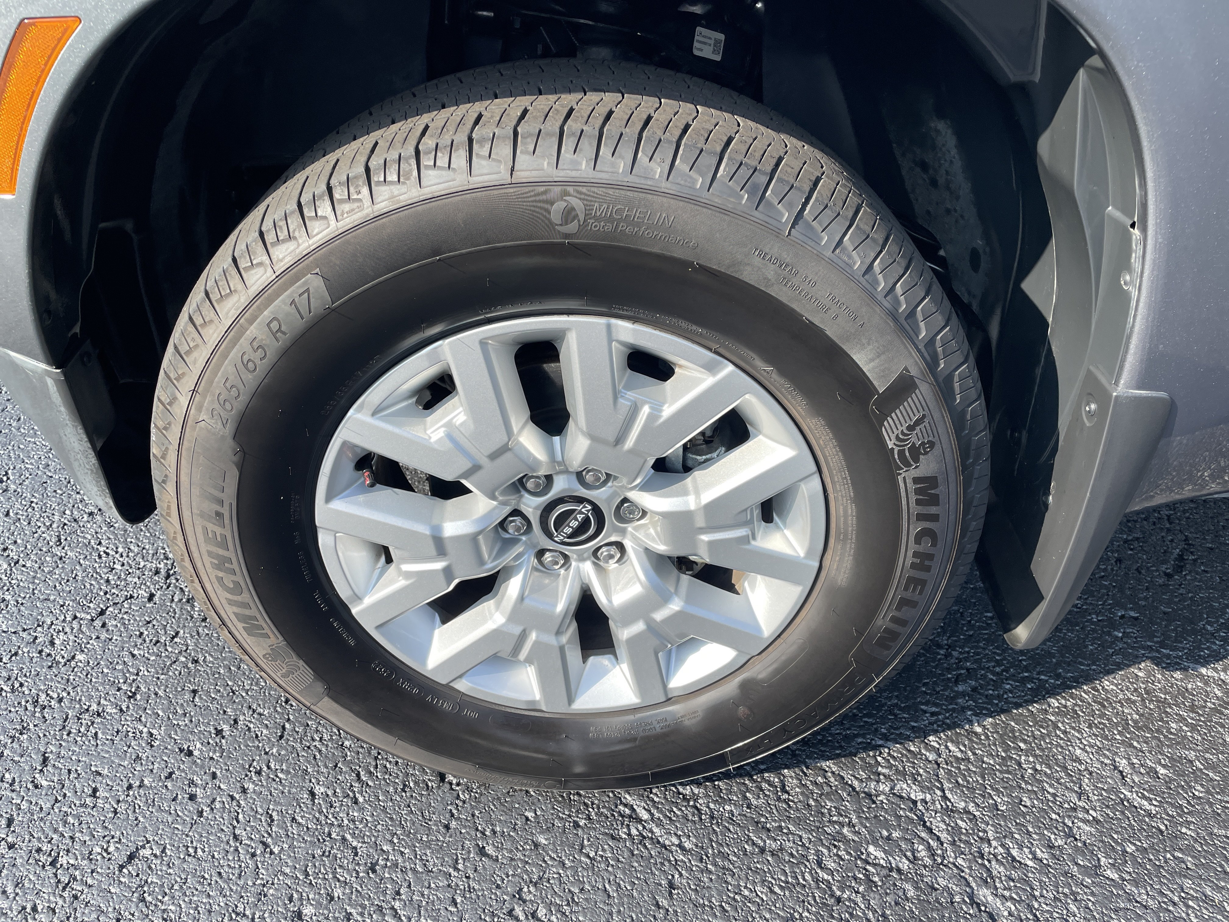 Used 2022 Nissan Frontier SV AWD/4WD image 7