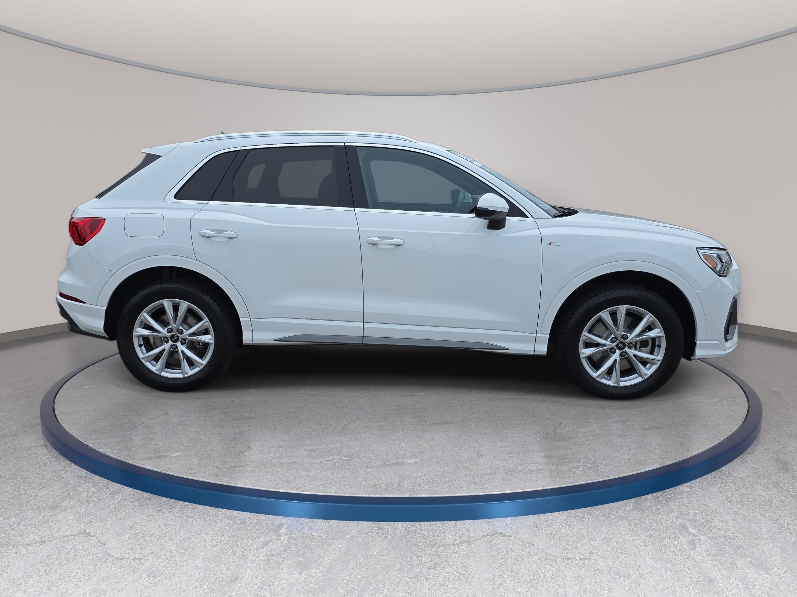 Certified 2025 Audi Q3 2.0T Premium w/ Convenience Package AWD/4WD image 4