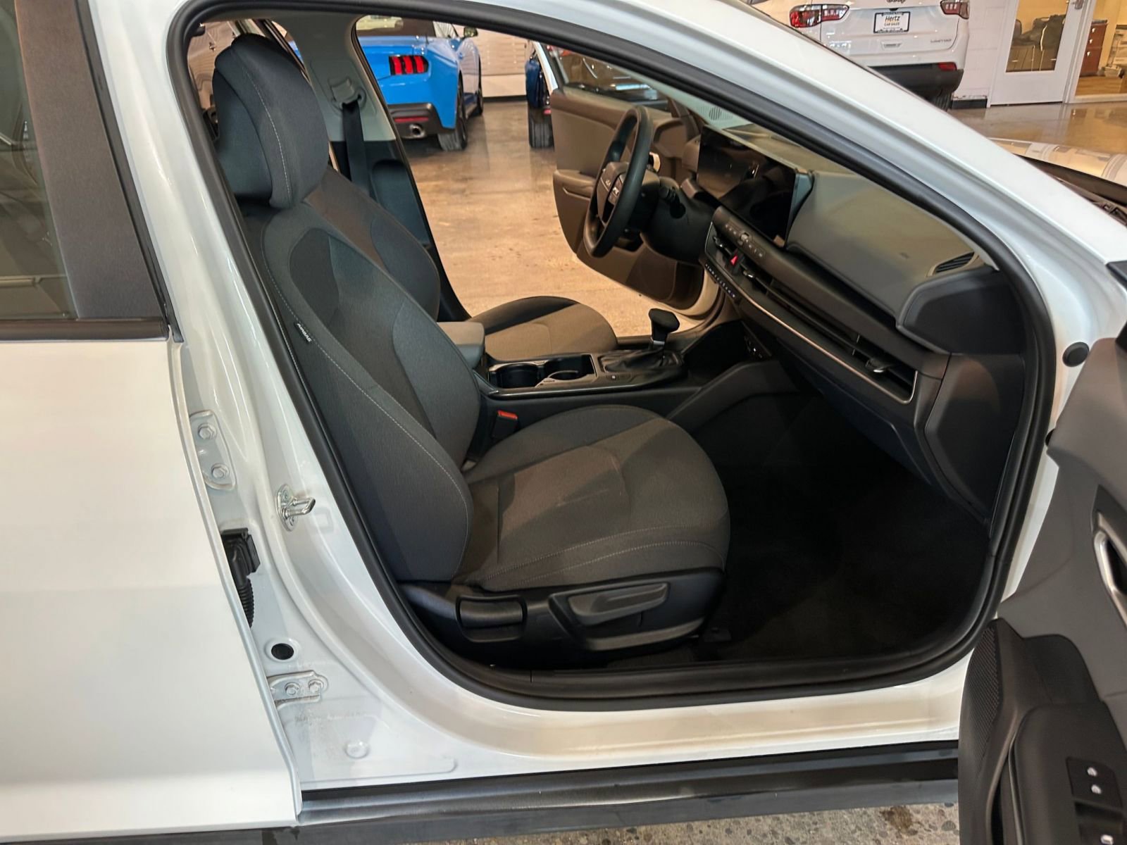 Used 2025 Kia K4 LXS image 35