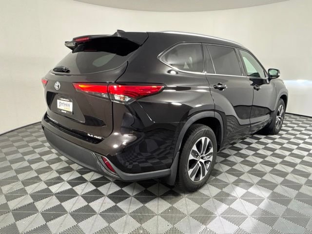 Used 2021 Toyota Highlander XLE AWD/4WD image 40
