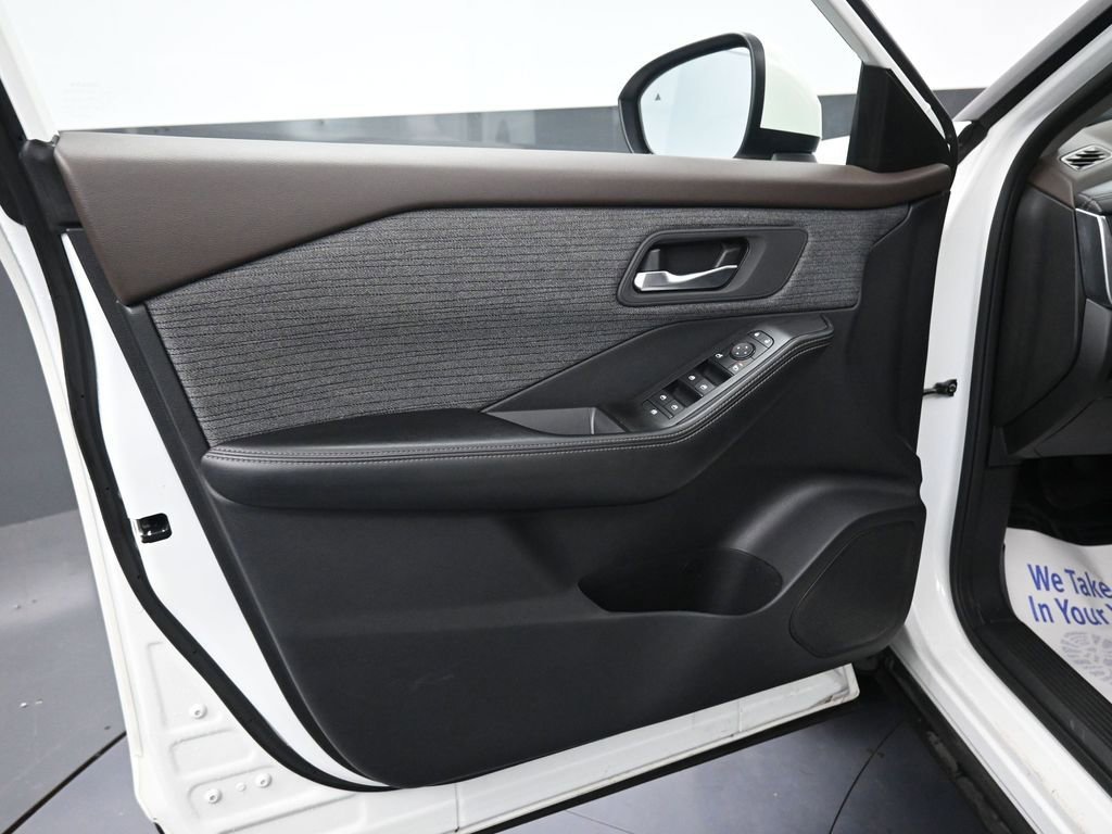 Used 2023 Nissan Rogue SV image 27