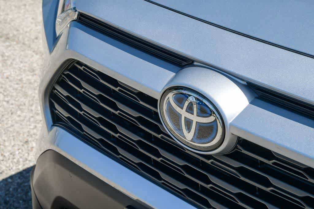 Used 2023 Toyota RAV4 LE image 5