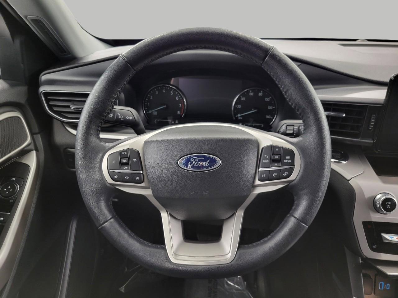 Used 2023 Ford Explorer XLT w/ Equipment Group 202A image 5