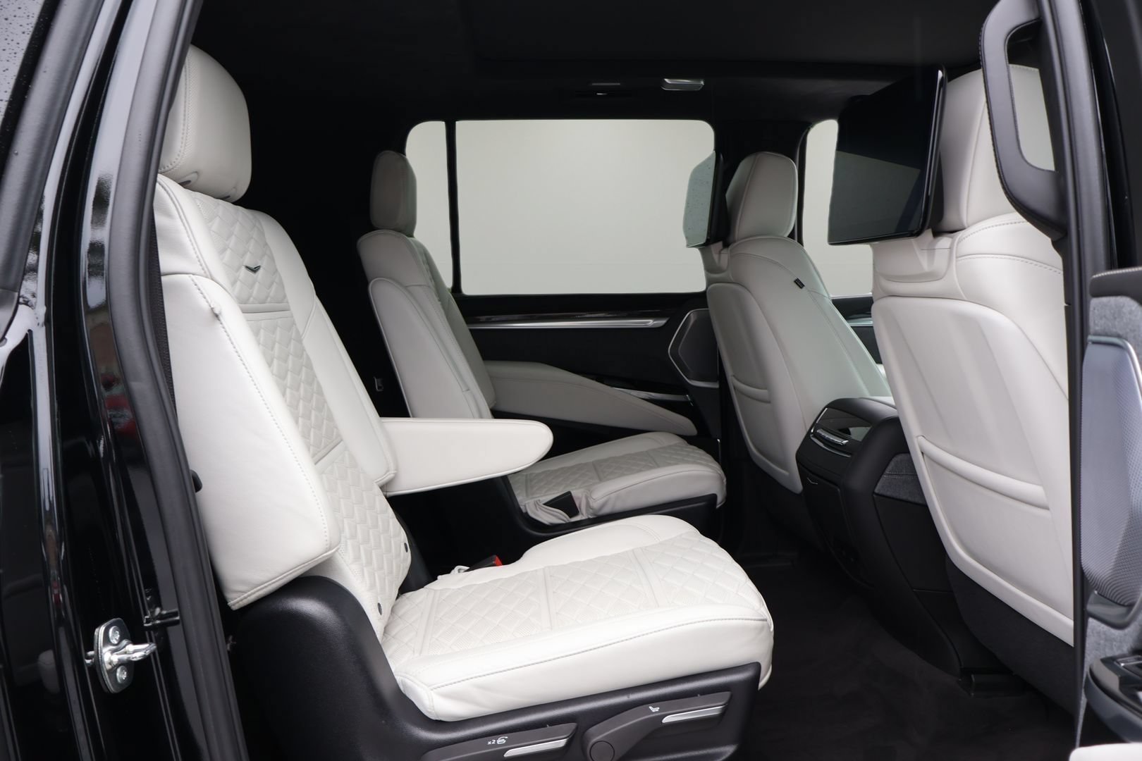 Certified 2025 Cadillac Escalade ESV V AWD/4WD image 21