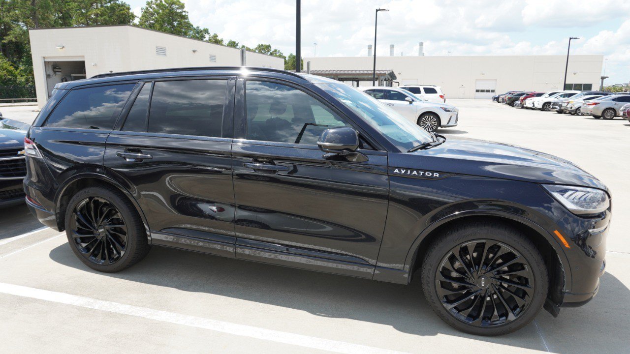 Used 2023 Lincoln Aviator Reserve w/ Equipment Group 201A RWD image 4