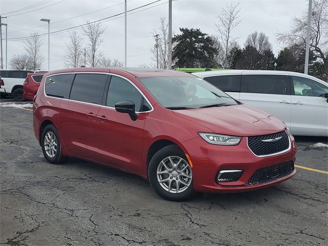 New 2026 Chrysler Pacifica Select image 1