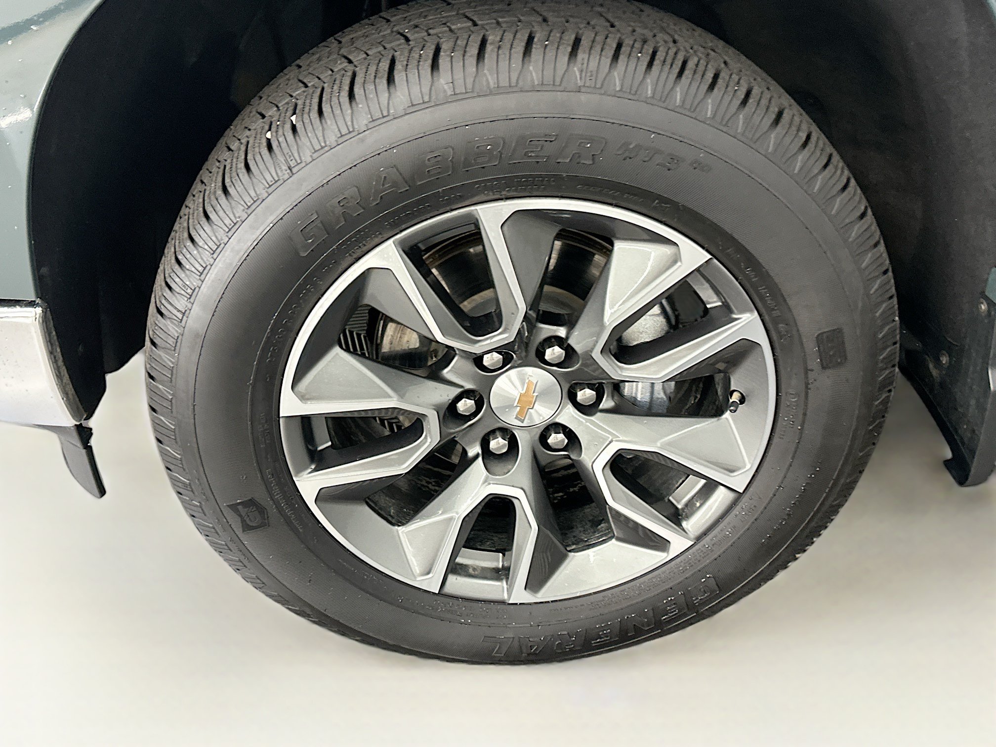 Used 2025 Chevrolet Silverado 1500 LT AWD/4WD image 11