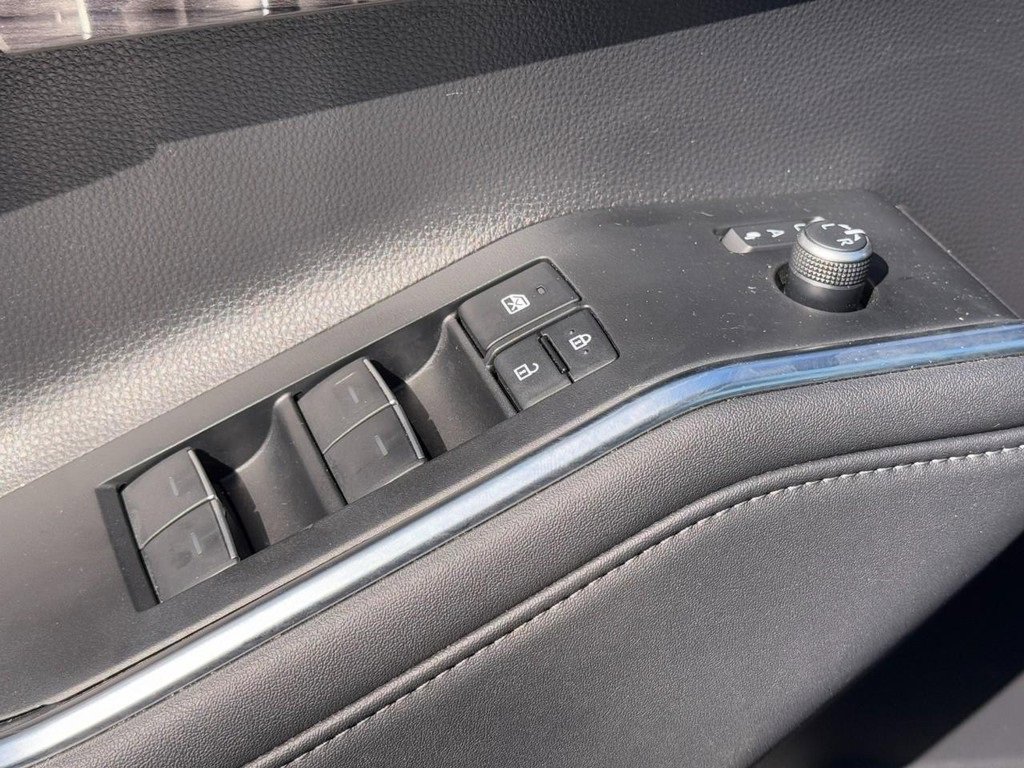 Used 2023 Toyota Highlander Platinum image 24