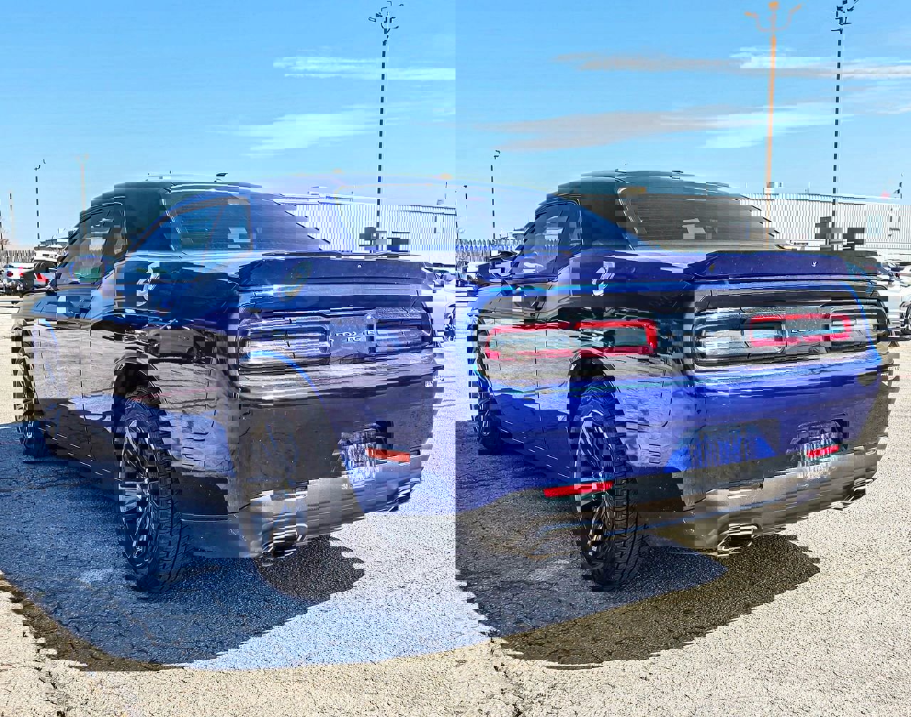 Used 2019 Dodge Challenger SXT image 4