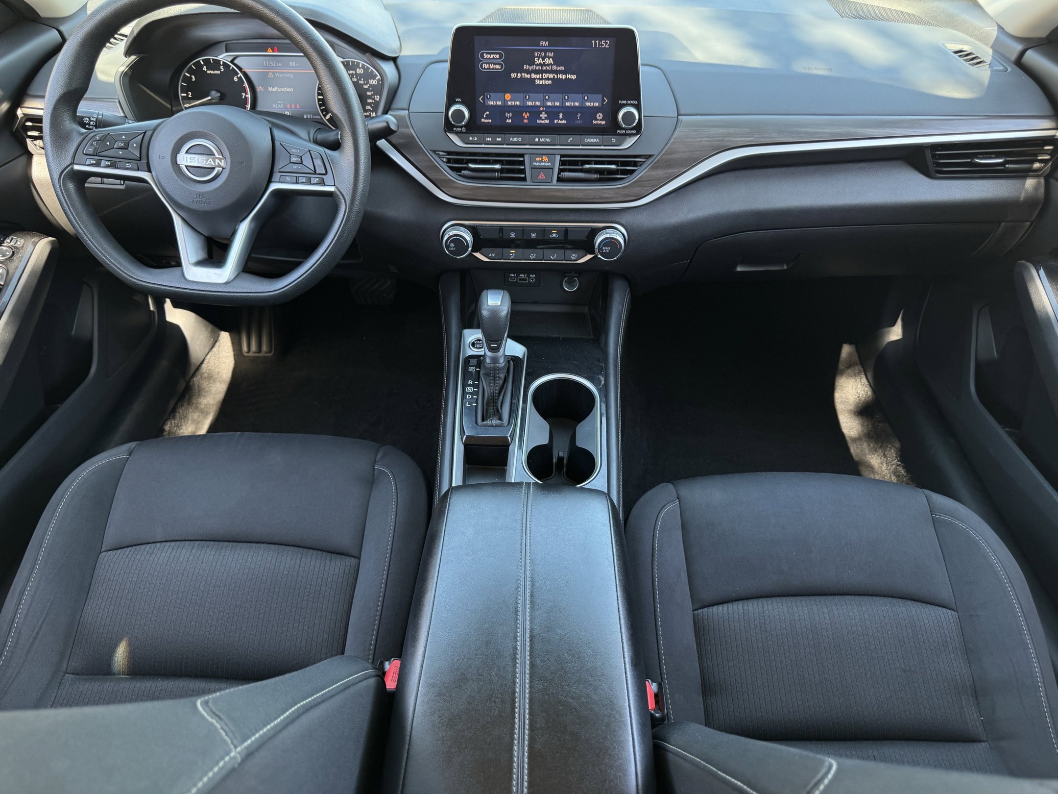Used 2023 Nissan Altima 2.5 SV FWD image 11