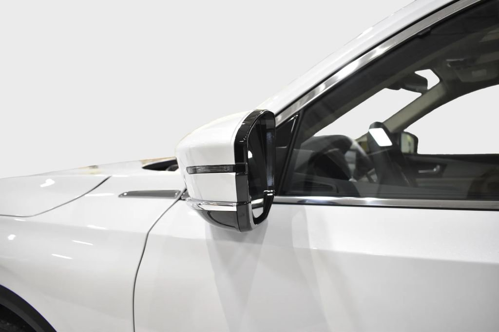 Used 2025 Acura MDX SH-AWD w/ Technology Package image 18