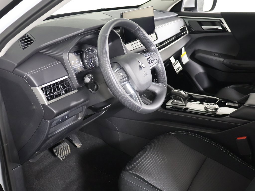 New 2026 Mitsubishi Outlander ES image 24