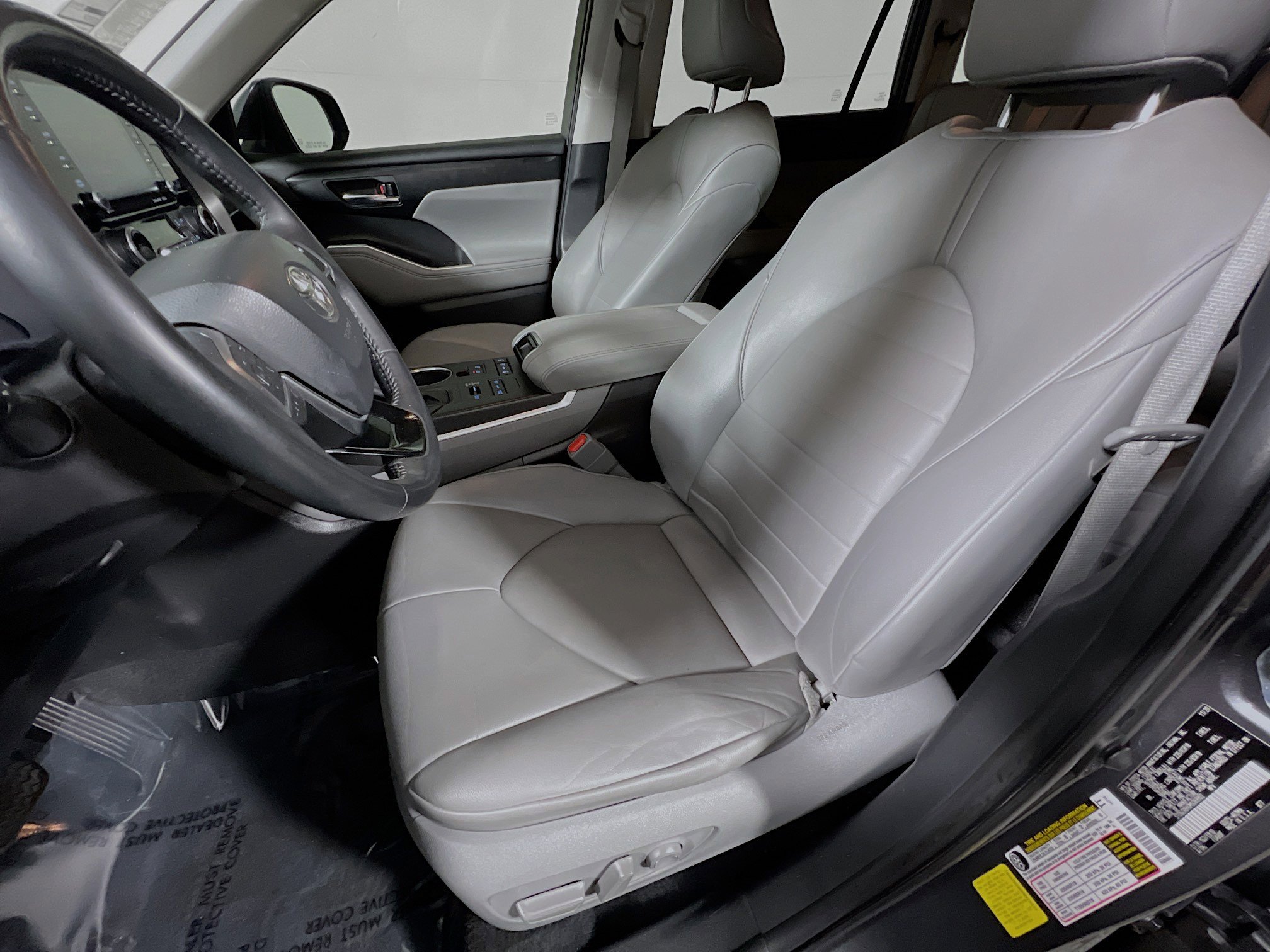 Used 2021 Toyota Highlander XLE image 15