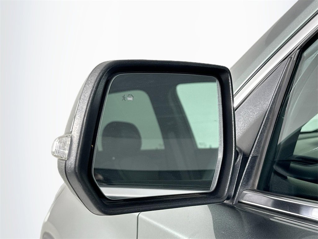 Used 2023 Chevrolet Traverse LT image 12