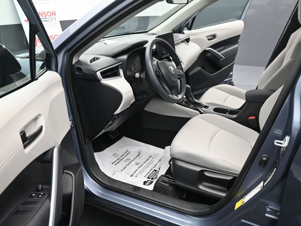 Used 2023 Toyota Corolla Cross L image 17