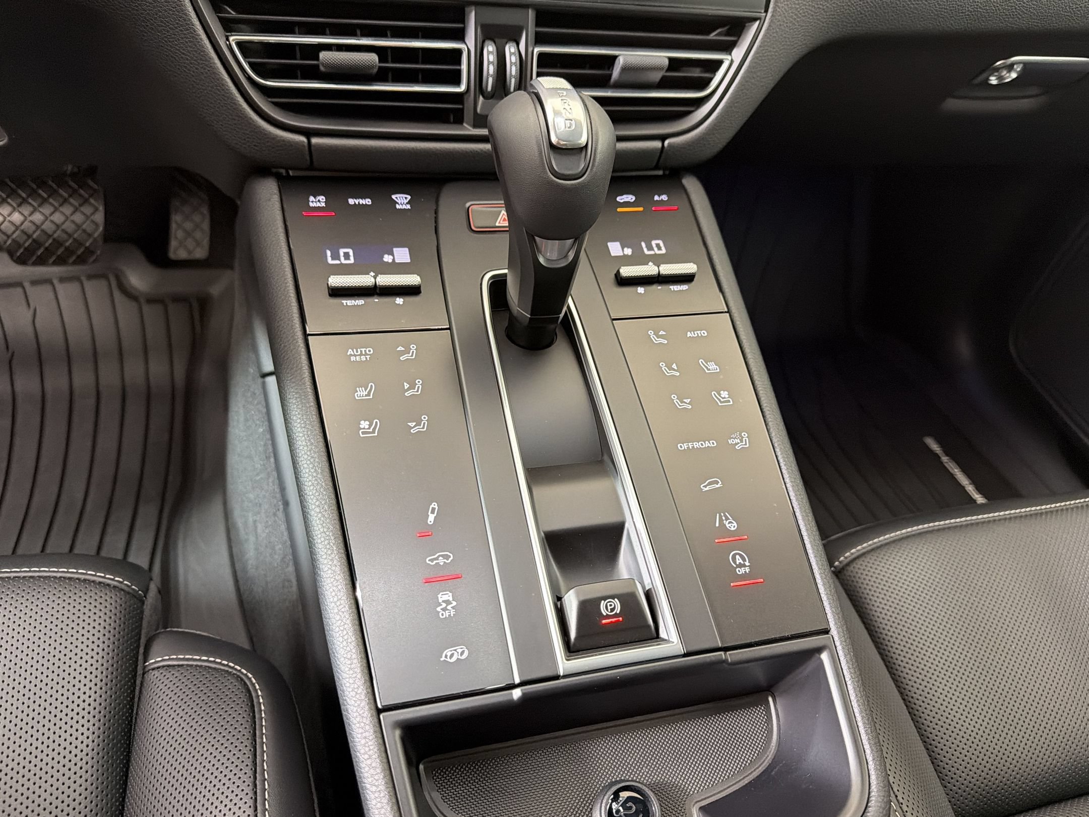 Used 2025 Porsche Macan GTS AWD/4WD image 16