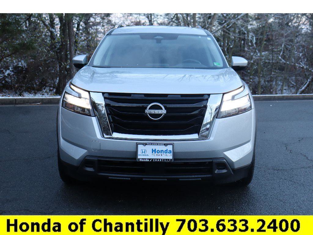 Used 2022 Nissan Pathfinder SV image 2
