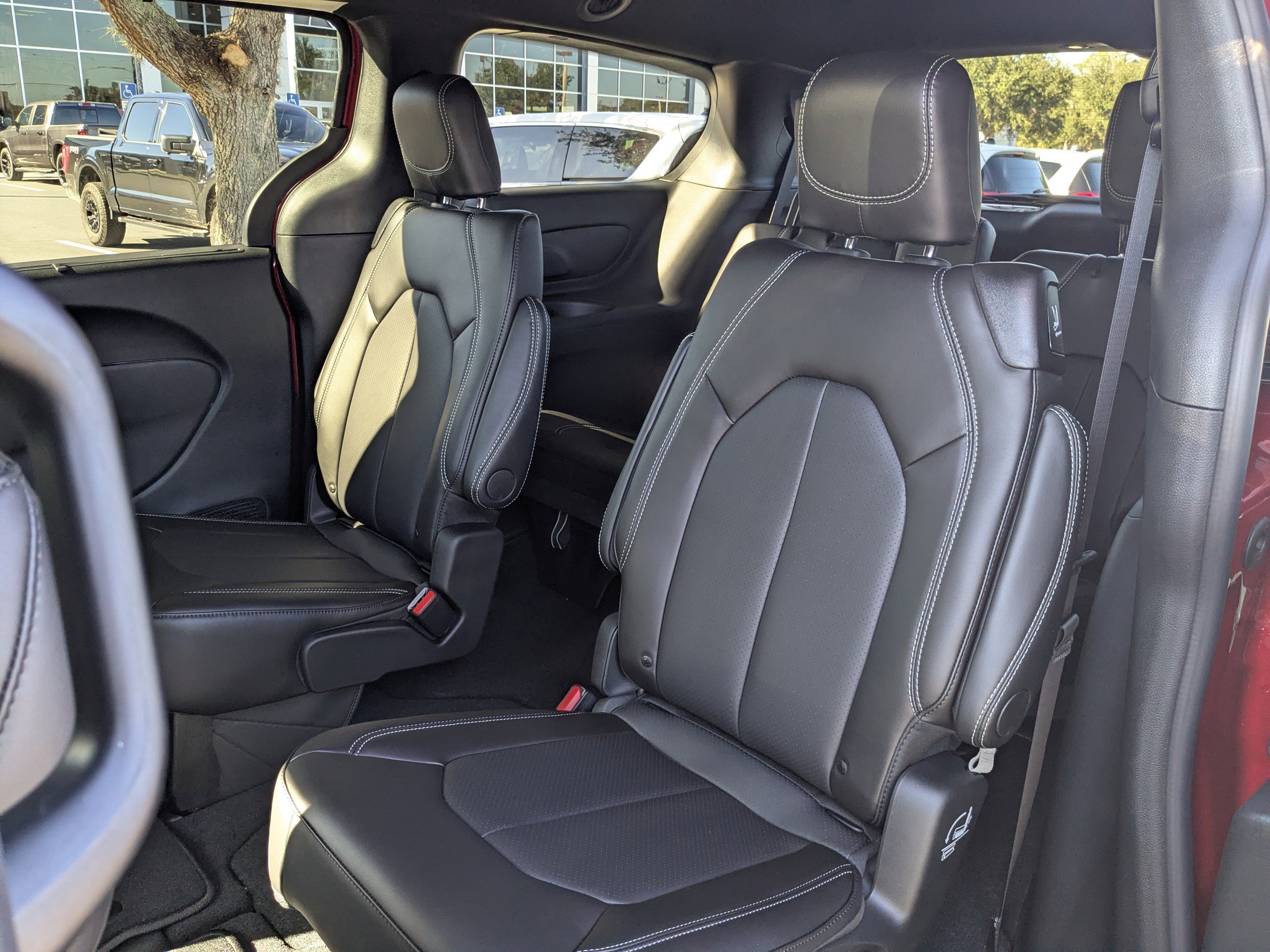 New 2026 Chrysler Pacifica Select image 13