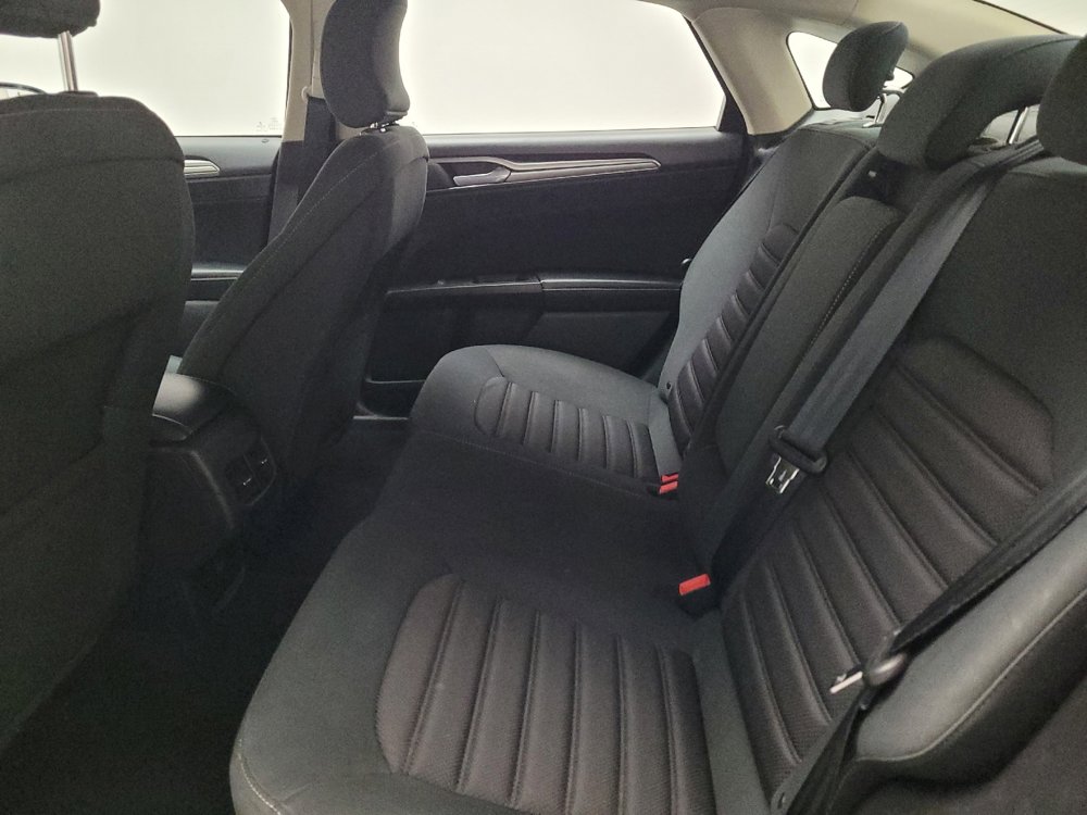 Used 2019 Ford Fusion SE FWD image 18