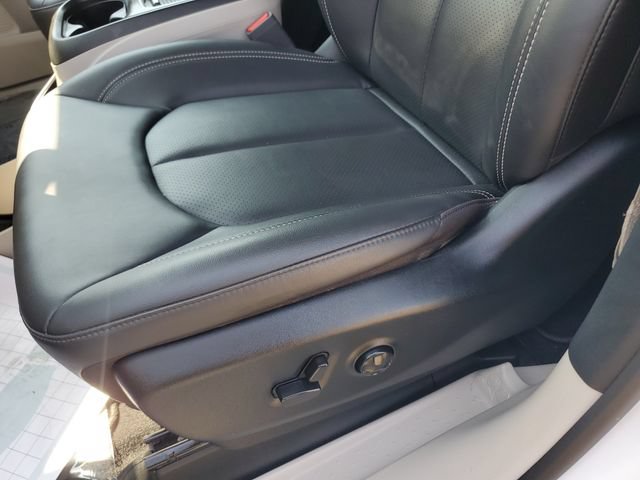 Used 2024 Chrysler Pacifica Touring-L AWD/4WD image 19