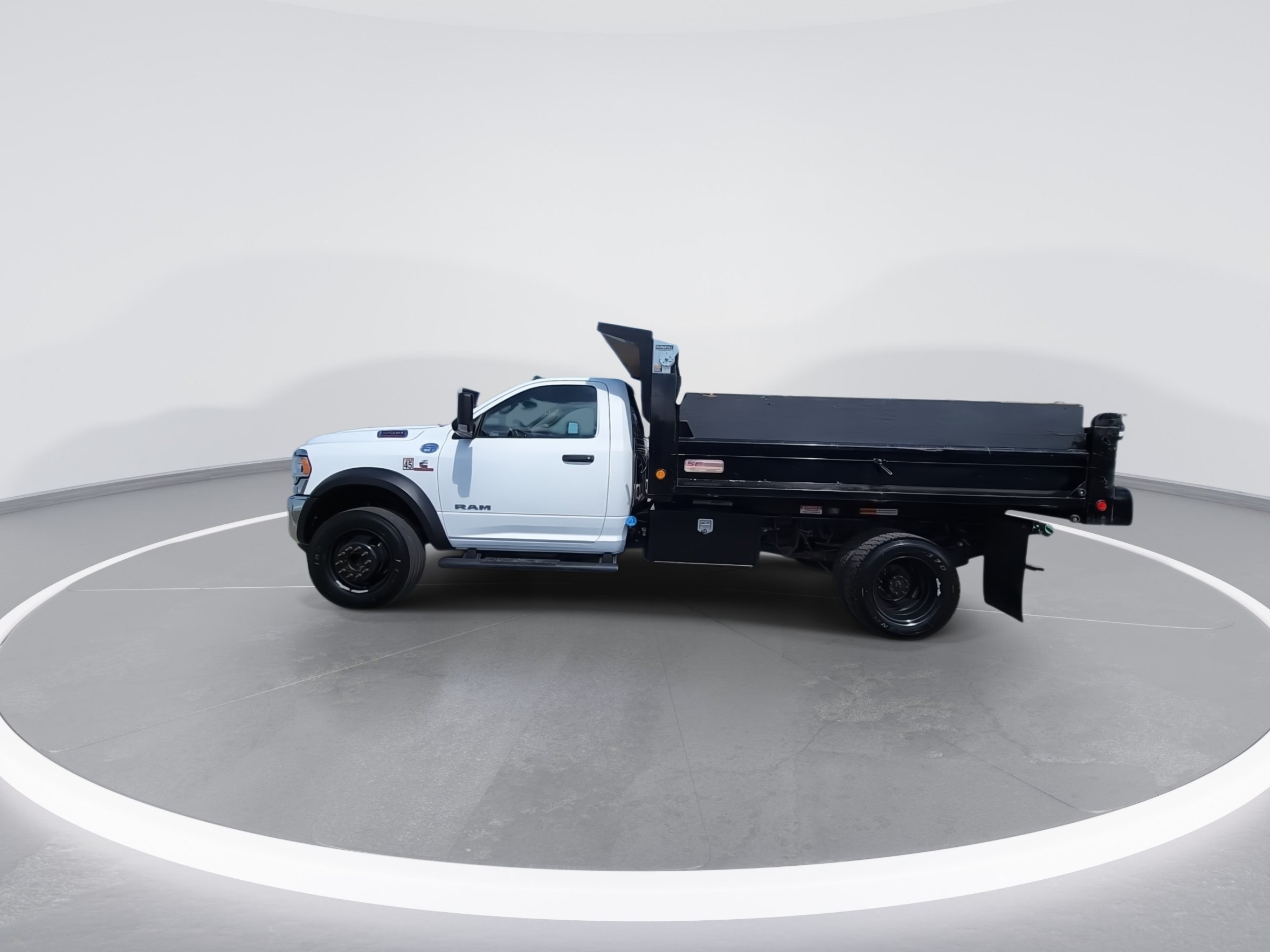 Used 2019 RAM 5500 Tradesman w/ Ambulance Prep Group RWD image 5