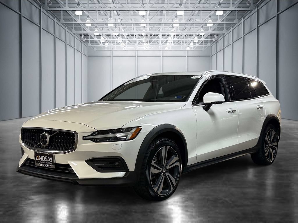 Used 2025 Volvo V60 B5 Cross Country Plus AWD/4WD video 1
