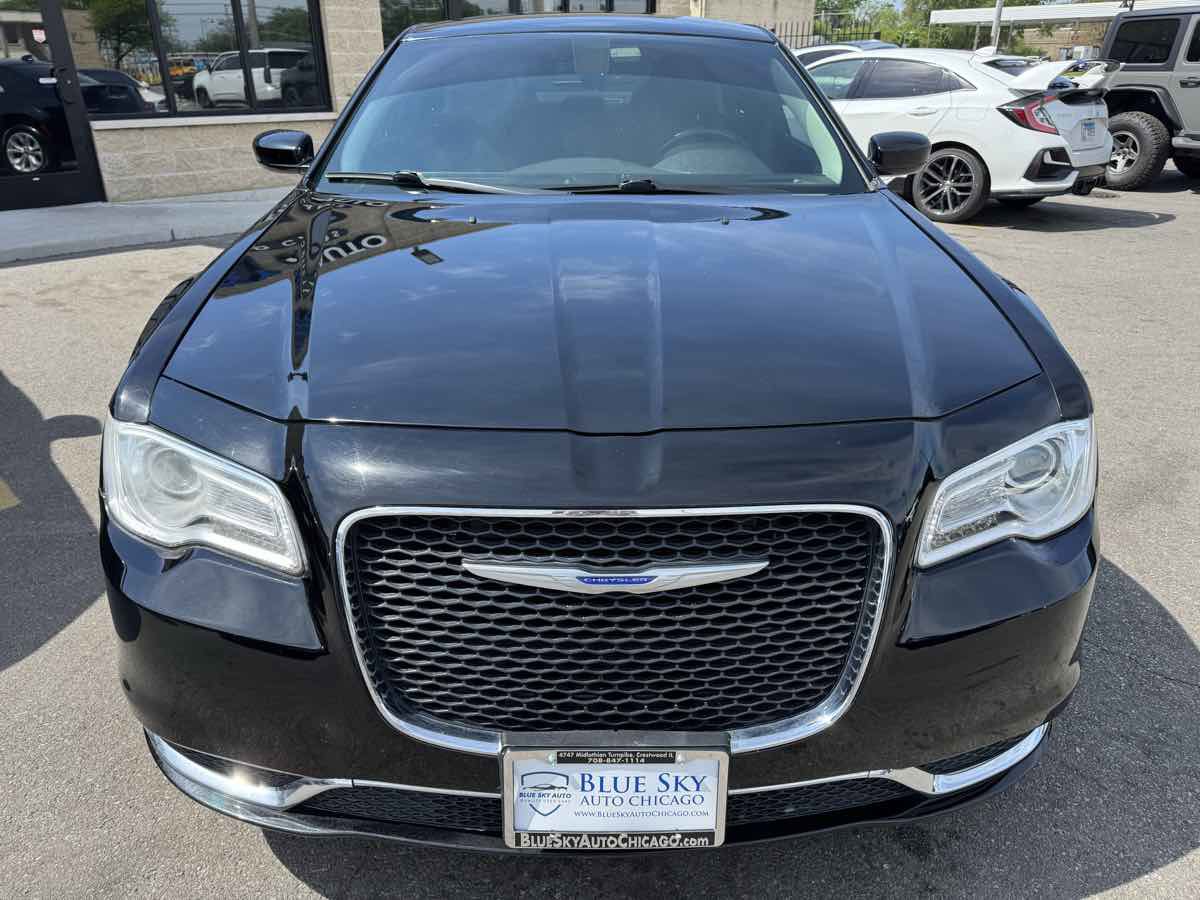 Used 2020 Chrysler 300 Touring RWD image 2