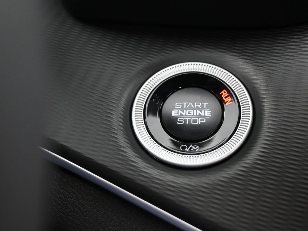 Used 2025 Jeep Grand Cherokee Laredo image 28
