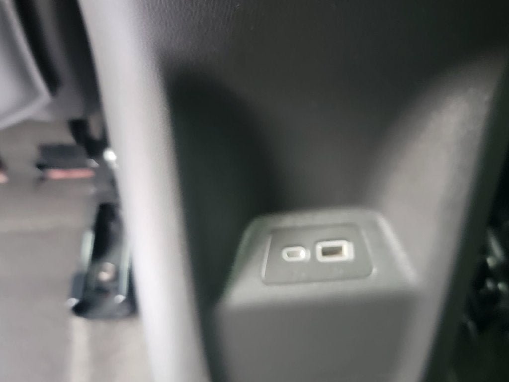 Used 2023 Buick Envision Essence FWD image 32