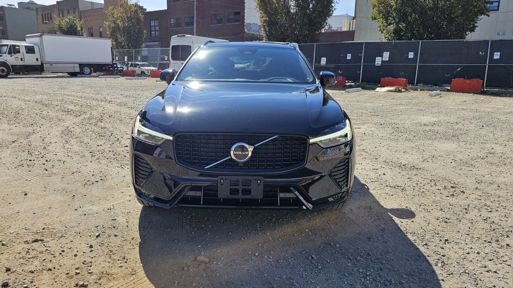 Certified 2022 Volvo XC60 B6 R-Design w/ Climate Package image 1