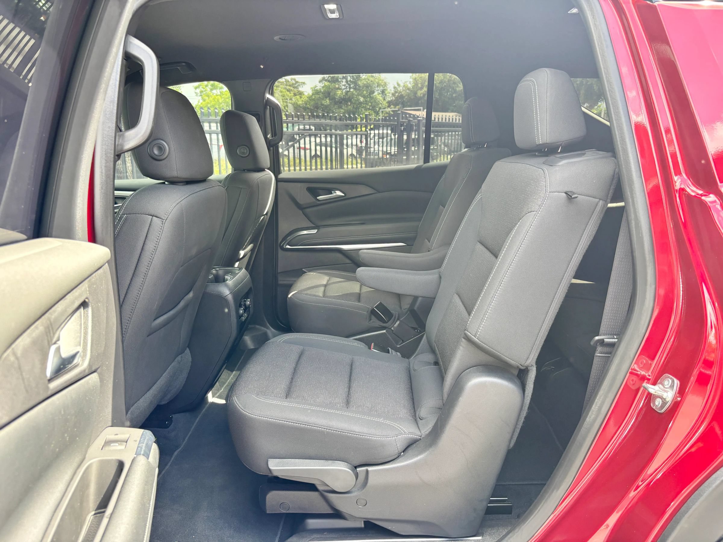 Used 2025 Chevrolet Traverse LT w/ Driver Confidence Package FWD image 29