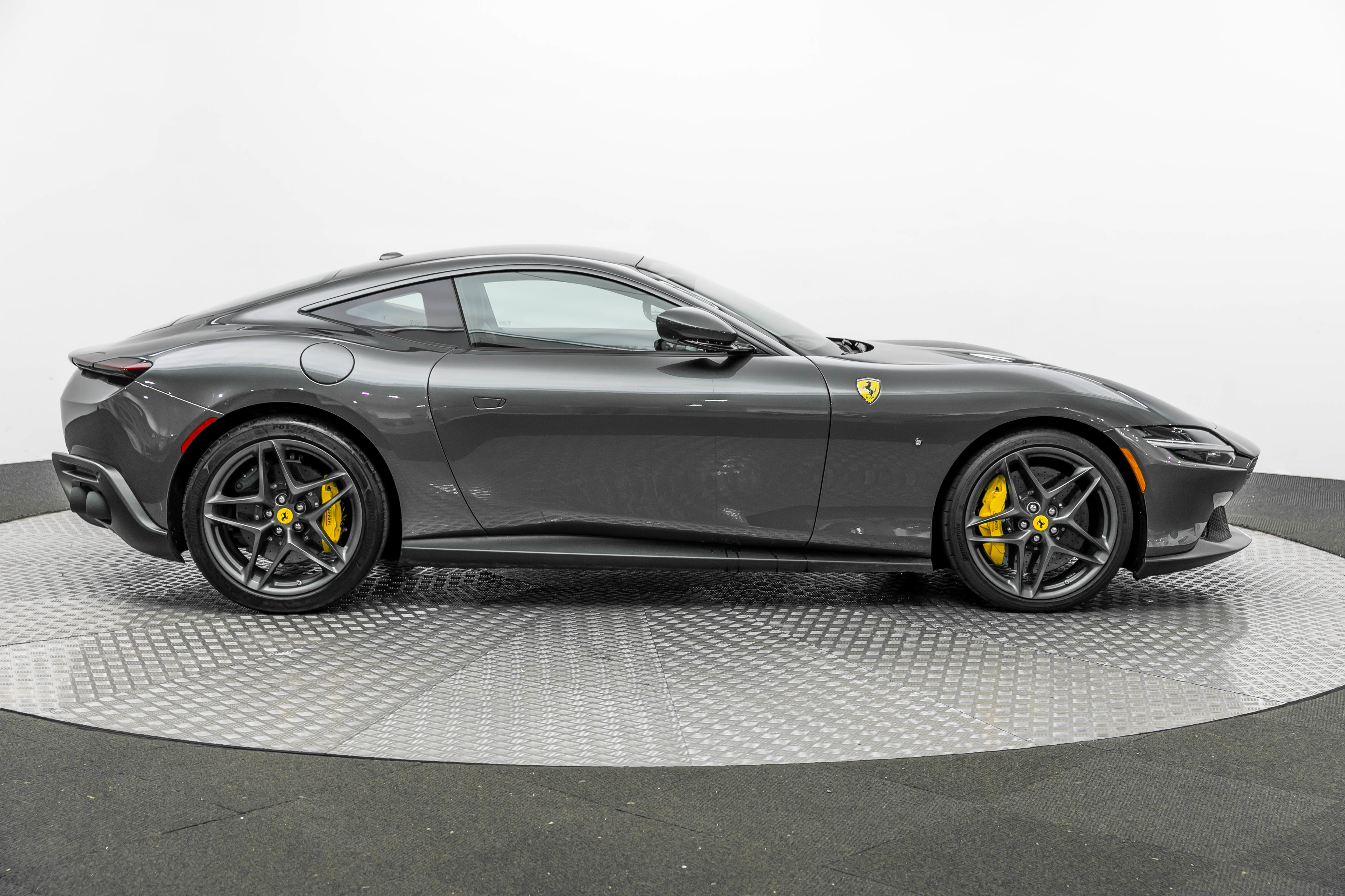 Certified 2022 Ferrari Roma image 9