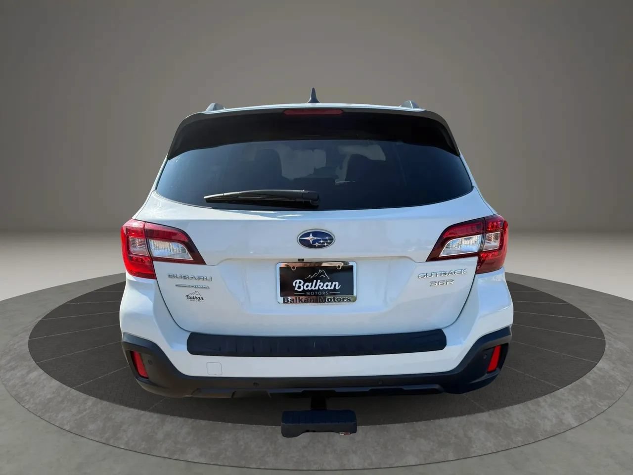 Used 2018 Subaru Outback 3.6R Touring AWD/4WD image 5