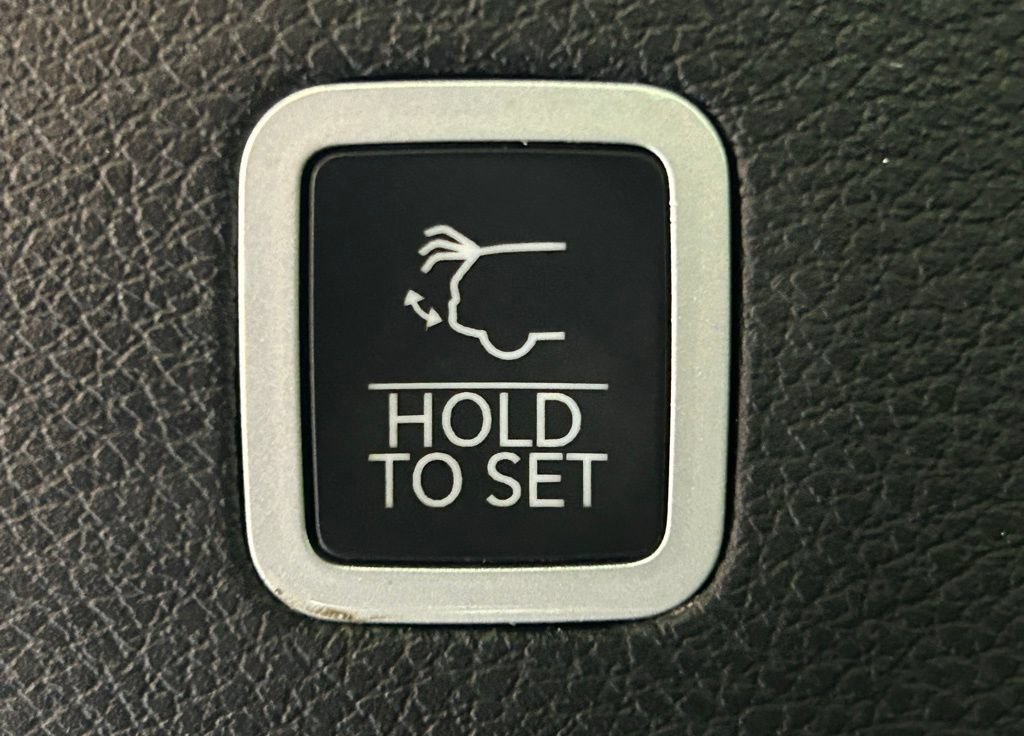 Used 2024 Jeep Wagoneer Series II w/ Flexible Seating Group AWD/4WD image 17