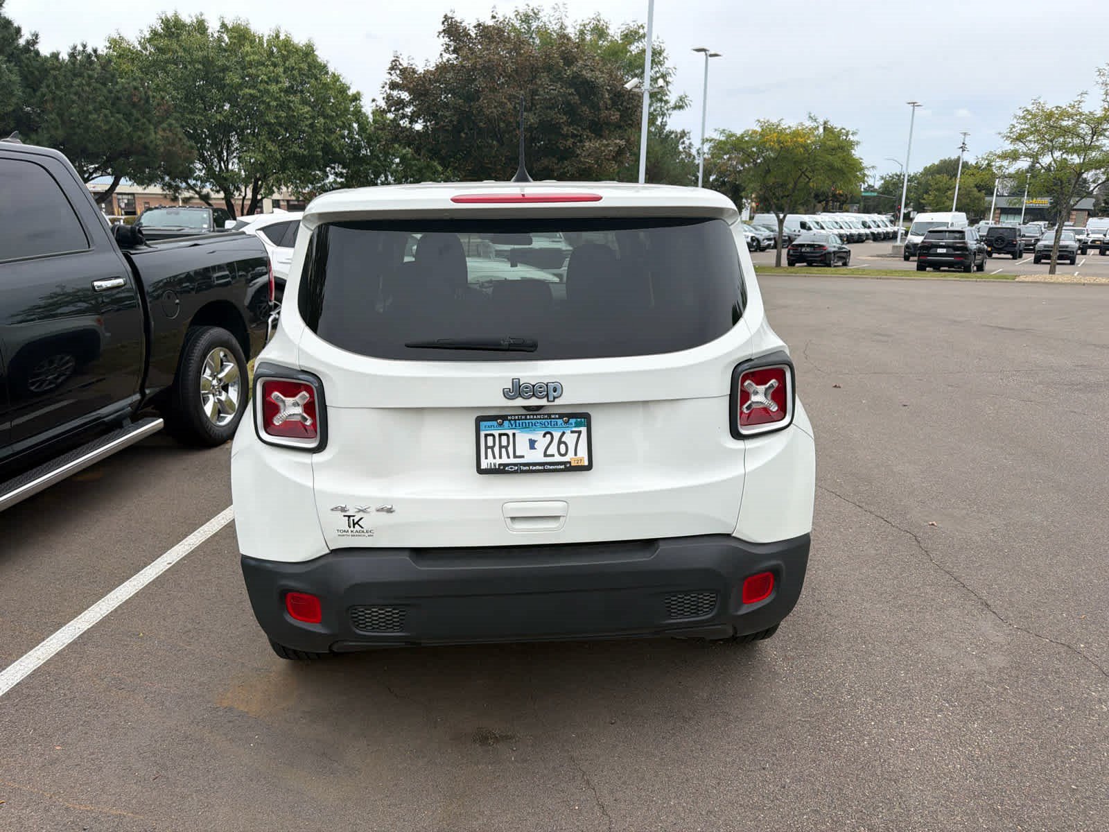 Used 2023 Jeep Renegade Latitude AWD/4WD image 7