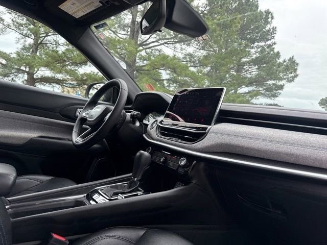 Used 2024 Jeep Compass Latitude image 21