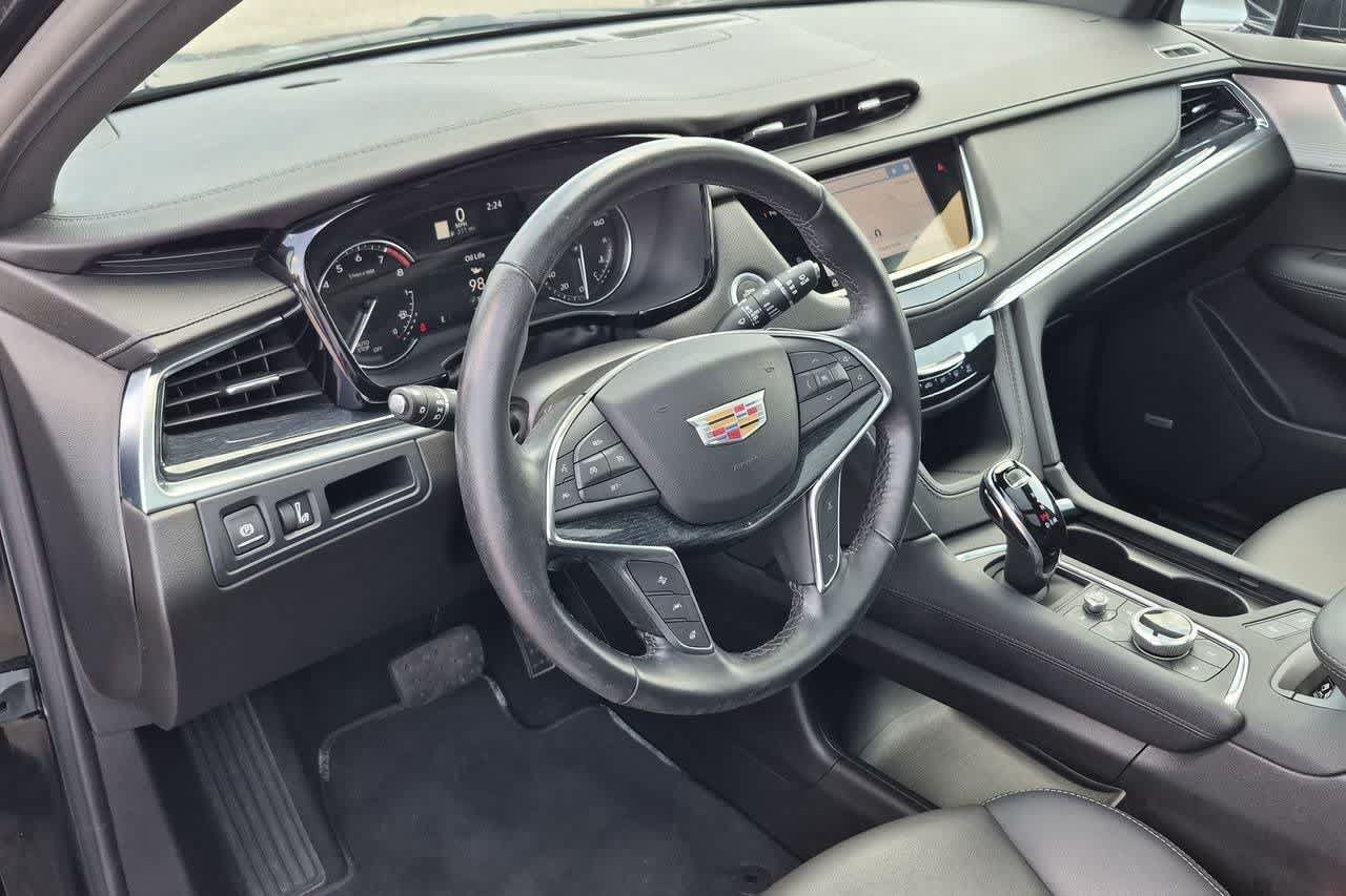 Used 2024 Cadillac XT5 Premium Luxury AWD/4WD image 2