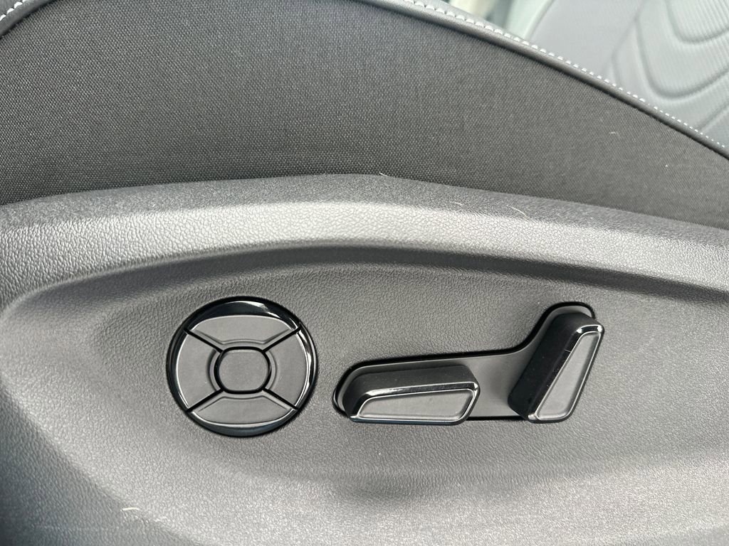 New 2026 Volkswagen Tiguan SE image 4