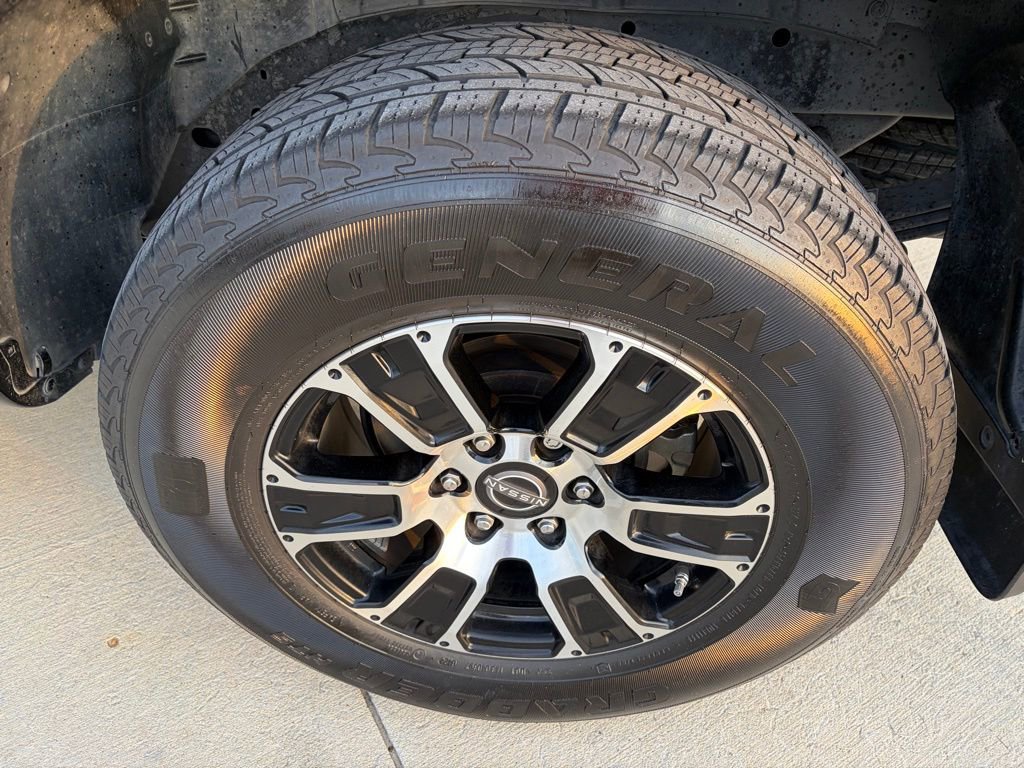 Used 2024 Nissan Titan SV w/ SV Convenience Package image 23