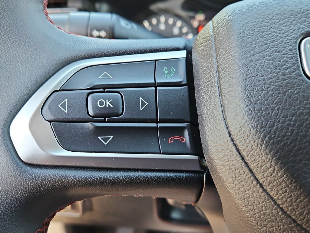 Used 2025 Jeep Compass Trailhawk AWD/4WD image 21